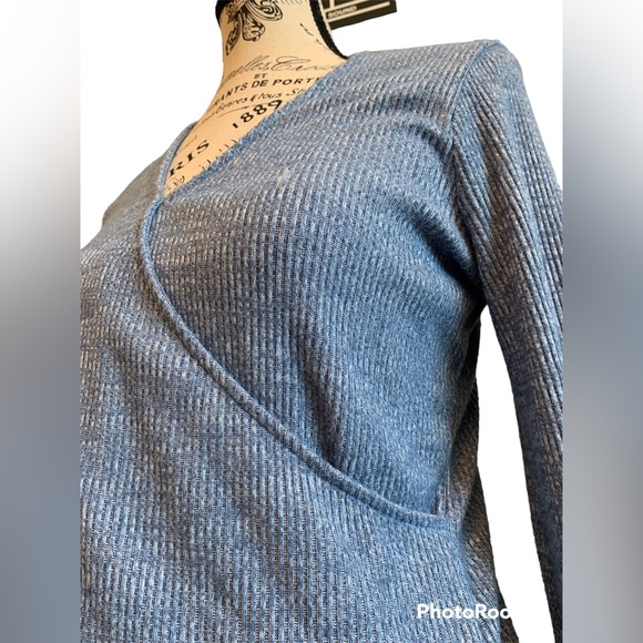 GAP Long Sleeve Cross Over Thin Sweater Top - Picture 3 of 7